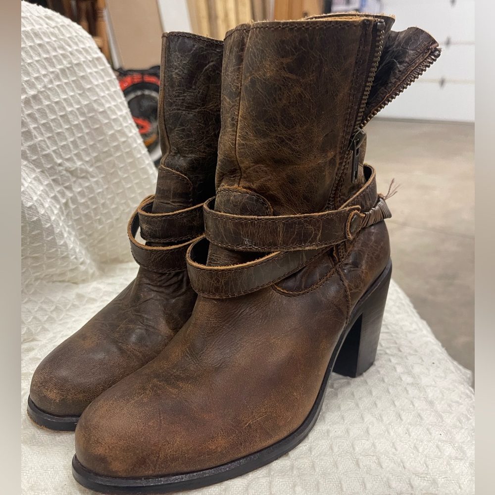 Brown Corral Boot!  Size 8.5